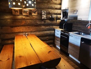 Fridge, microwave, oven, stovetop - Comfy Cabin Retreat for 8 with Hot Tub & Sauna (Oravasaari)