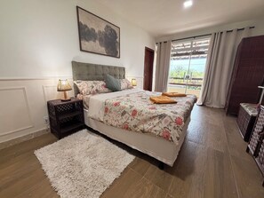 5 habitaciones, tabla de planchar con plancha, wifi y ropa de cama 