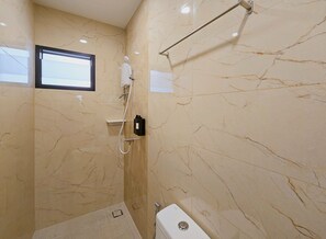 Superior Twin Room | Bathroom | Shower, rainfall showerhead, hair dryer, towels - Maraya Residence (BangBua Thong, BangBua Thong)