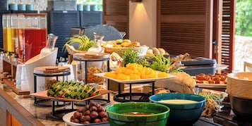 Desayuno buffet todos los días (con cargo)