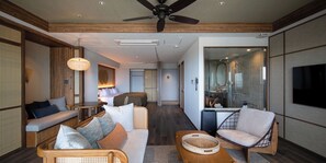 Suite – superior (Hollywood High Floor withLoungeAccess) | Dundyner, safe på rommet, wi-fi (inkludert) og sengetøy