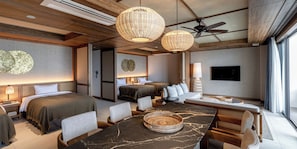 Deluxe Suite with Lounge Access