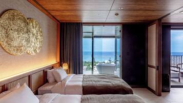 Corner Deluxe Suite with Lounge Access | Down duvets, in-room safe, free WiFi, bed sheets