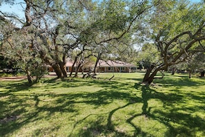 House | 5 bedrooms - Home Hearth A Sepal Stay (Perth)