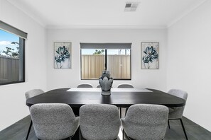 House - Bloom Brick A Sepal Stay (Perth)