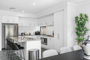 บ้านพัก | 4 ห้องนอน