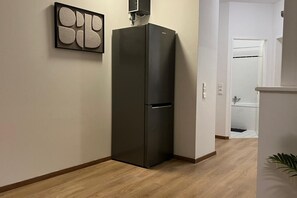 Interior - Comfortable Room with Balcony Near Rennweg Station (Wien)