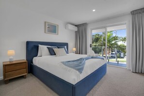 3 bedrooms, desk, iron/ironing board, travel cot - Goonawarra Getaway at Mooloolaba (Mooloolaba)