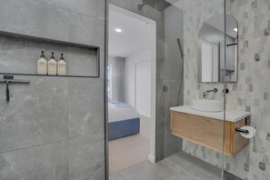 Hair dryer, towels - Goonawarra Getaway at Mooloolaba (Mooloolaba)