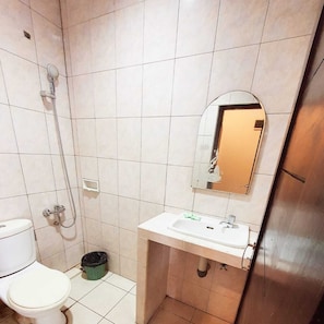 Desk, free WiFi - Hotel Yuta (Sulawesi Utara)