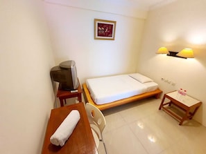 Desk, free WiFi - Hotel Yuta (Sulawesi Utara)