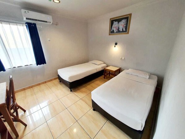 Desk, free WiFi - Hotel Yuta (Sulawesi Utara)