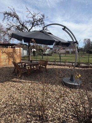 Outdoor dining - KE-Tiny Settlement House Paulchen (Oerlenbach)