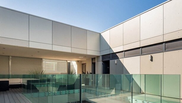 A modern building with a glass-bottomed pool, wooden deck, and a minimalist design. - La Loge de Mer - Urban Lodge - Executive Suite (Perpignan)