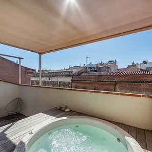 Outdoor spa tub - La Loge de Mer - Urban Lodge - Executive Suite (Perpignan)