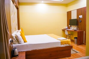 Deluxe Δωμάτιο | Γραφείο, χώρος εργασίας για λάπτοπ, ηχομόνωση, σίδερο/σιδερώστρα 