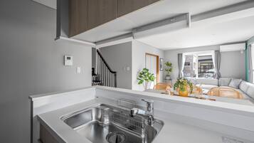 Peti sejuk, ketuhar gelombang mikro, dapur, periuk nasi