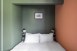 Bàn, bàn ủi/dụng cụ ủi quần áo, truy cập Internet không dây miễn phí 