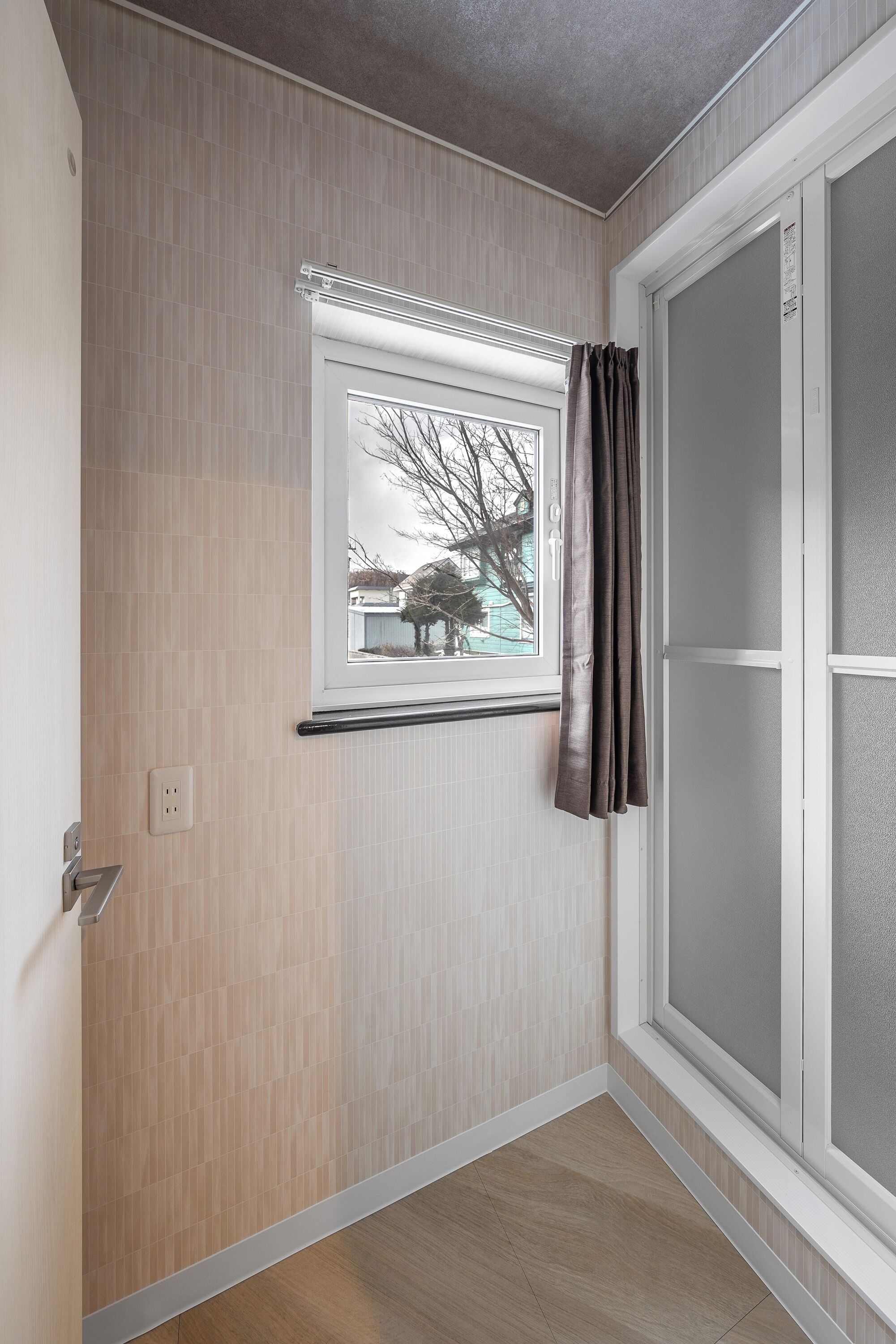 Toalettartikler (inkludert), hårføner, tøfler og håndklær