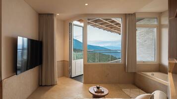 Suite Familiale | Rideaux occultants, fer et planche Ă repasser, Wi-Fi gratuit