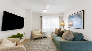 TV - Esplanade Six| views, wifi| Accom Holidays (TERRIGAL)