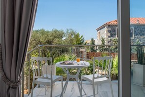 Outdoor dining - Villa Ira | Luxury 3BR Getaway (Hersonissos)