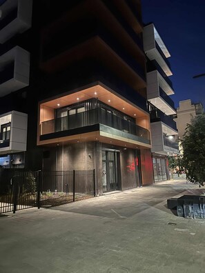 Exterior - Modern, exclusive City Centre apartment in walking distance of stadium and CBD (Christchurch)