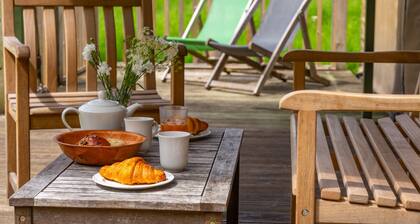 Dog friendly glamping site, sleeps 36 people, Exton Park, Rutland