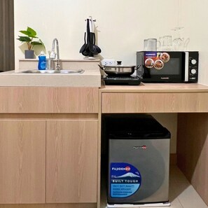 Private kitchen - Cozy condo with amazing city view! (Mandaluyong City)