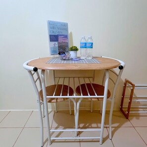 Dining - Cozy condo with amazing city view! (Mandaluyong City)