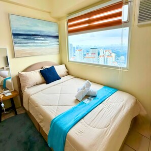 WiFi, bed sheets - Cozy condo with amazing city view! (Mandaluyong City)