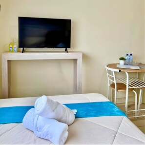 WiFi, bed sheets - Cozy condo with amazing city view! (Mandaluyong City)