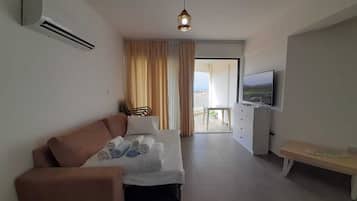 Apartment, Sea View | Living area