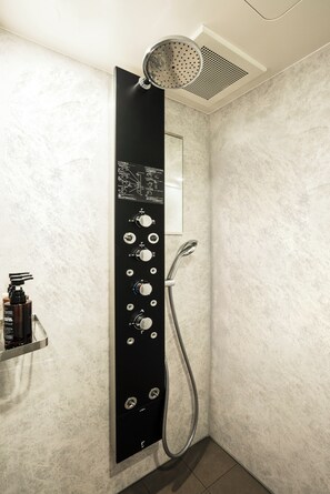 Shower, free toiletries, hair dryer, towels - BOUNCEE by RIHGA Fukuoka Hakata (Fukuoka)