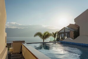 Outdoor pool - Dali Sea Coconut Muxin Yeelen Villa (Dali)