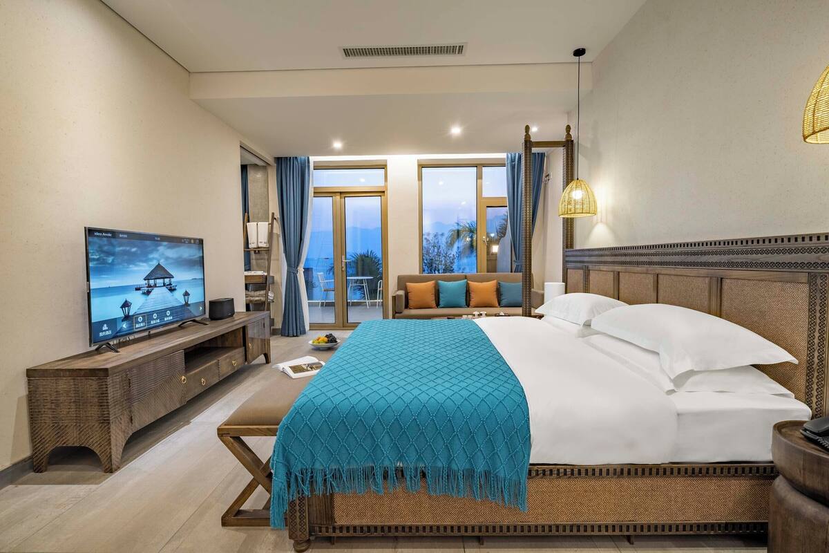 Kamar Double Superior, pemandangan danau | Minibar, meja kerja, ruang kerja ramah laptop, dan tirai kedap cahaya
