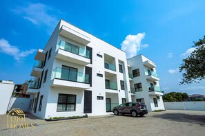 Exterior - 2-bedroom apartment in terrific Ikeja with AC and fitness room (Ikeja)