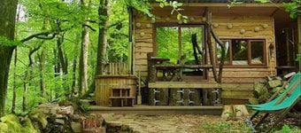 Hideaway Hut Wye, dog friendly accommodation for two people in Wye Valley