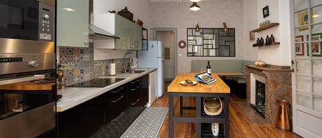 雪櫃、微波爐、焗爐、爐具