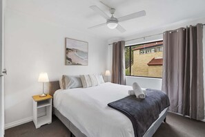2 bedrooms, iron/ironing board, WiFi, bed sheets - Spacious New Farm Stay | Balcony + Secure Parking. (New Farm)