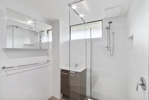 Shower, hair dryer, towels - Spacious New Farm Stay | Balcony + Secure Parking. (New Farm)
