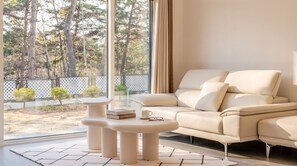 Basic Room, 2 Bedrooms (Eondeokwie Dokchae) | 2 bedrooms, free WiFi - Gangneung Eondeokwie Pension (Gangneung)