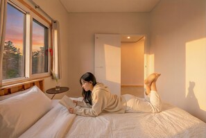 Basic Room, 2 Bedrooms (Eondeokwie Dokchae) | 2 bedrooms, free WiFi - Gangneung Eondeokwie Pension (Gangneung)