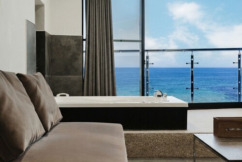 Sokcho W Spa Poolvilla