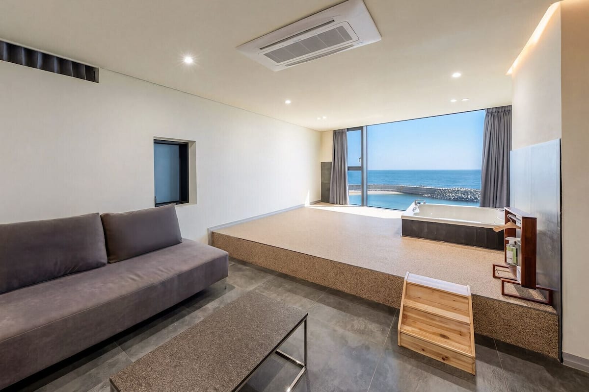 Basic Room, 1 Bedroom (B403 (Pet-Friendly))