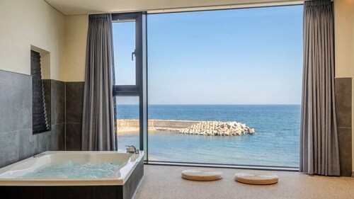 Sokcho W Spa Poolvilla