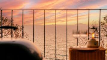 Basic Room, 1 Bedroom (B-105 (Oceanview, No heated water)) | 1 bedroom, free WiFi