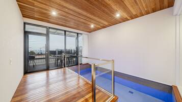 1 ๊ฐ์ ์นจ์ค, ๋ฌด๋ฃ WiFi