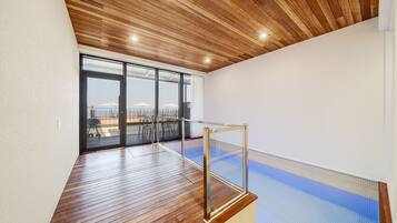 1 ๊ฐ์ ์นจ์ค, ๋ฌด๋ฃ WiFi