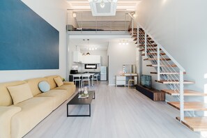 Rom – basic, 1 soverom (Loft Duplex 1 (Private BBQ, Fire Pit)) | 1 soverom og wi-fi (inkludert)